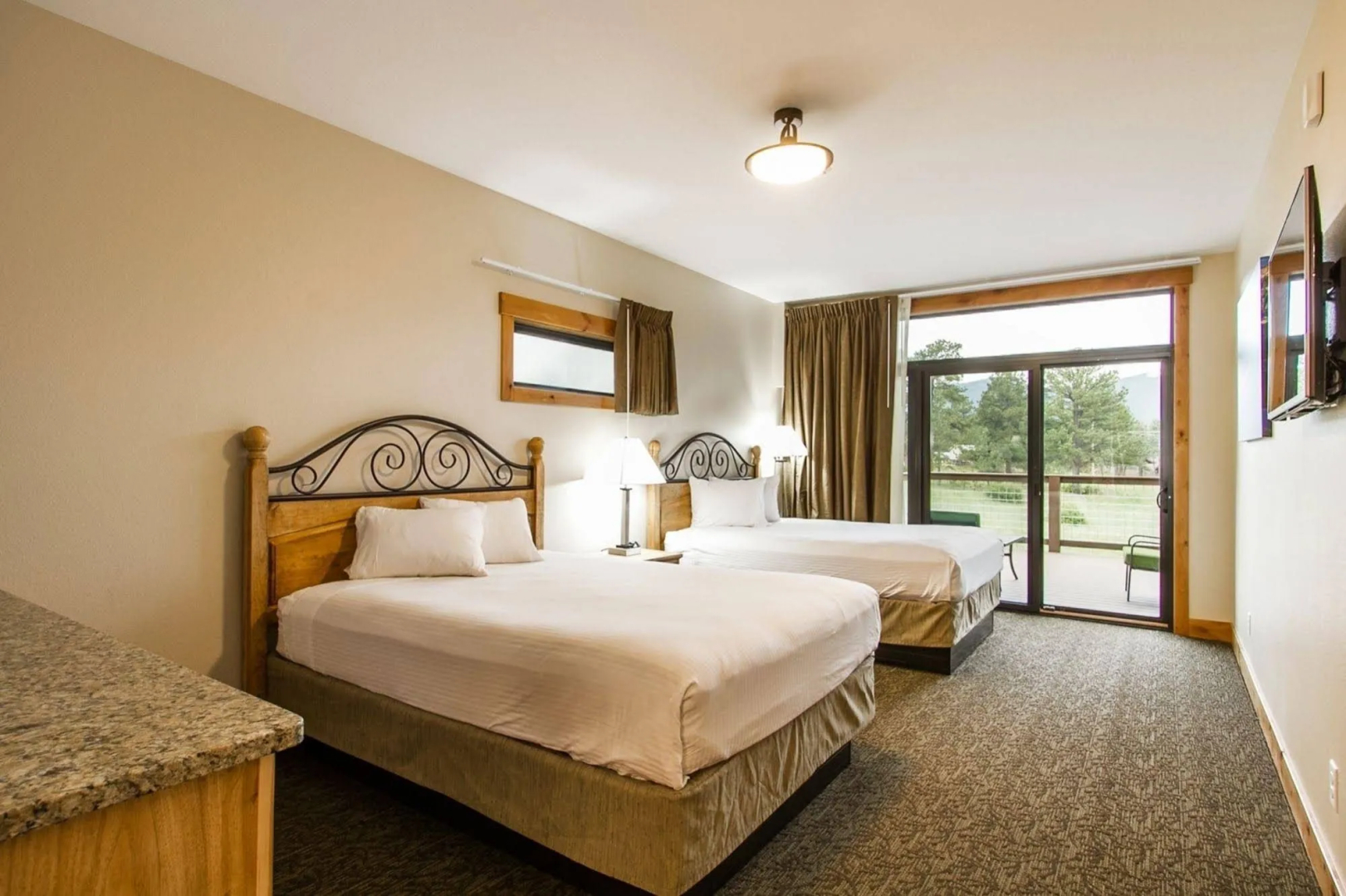 Coyote Mountain Lodge