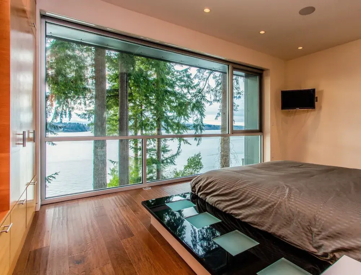 Bayside Retreat Home by RedAwning