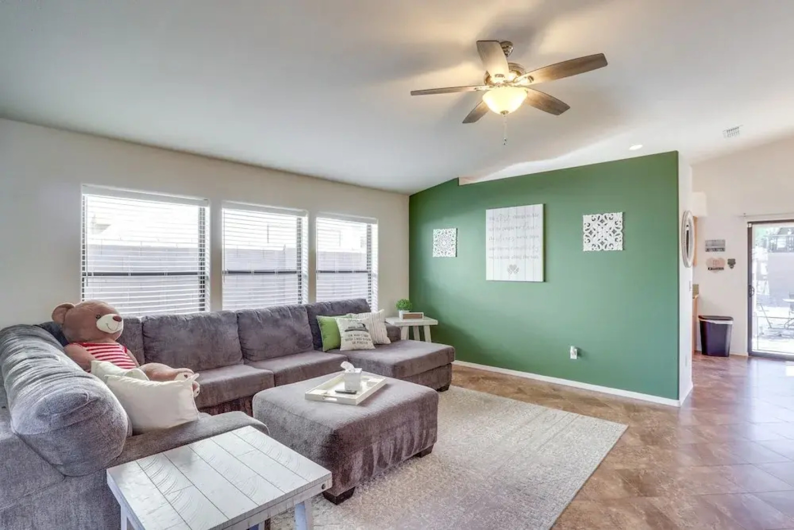 Inviting Bullhead City Gem: 3 Mi to Colorado River