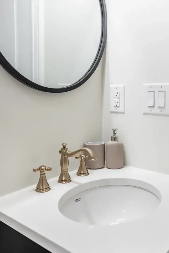 Rideau King 1Br Apartment Free Parking 2