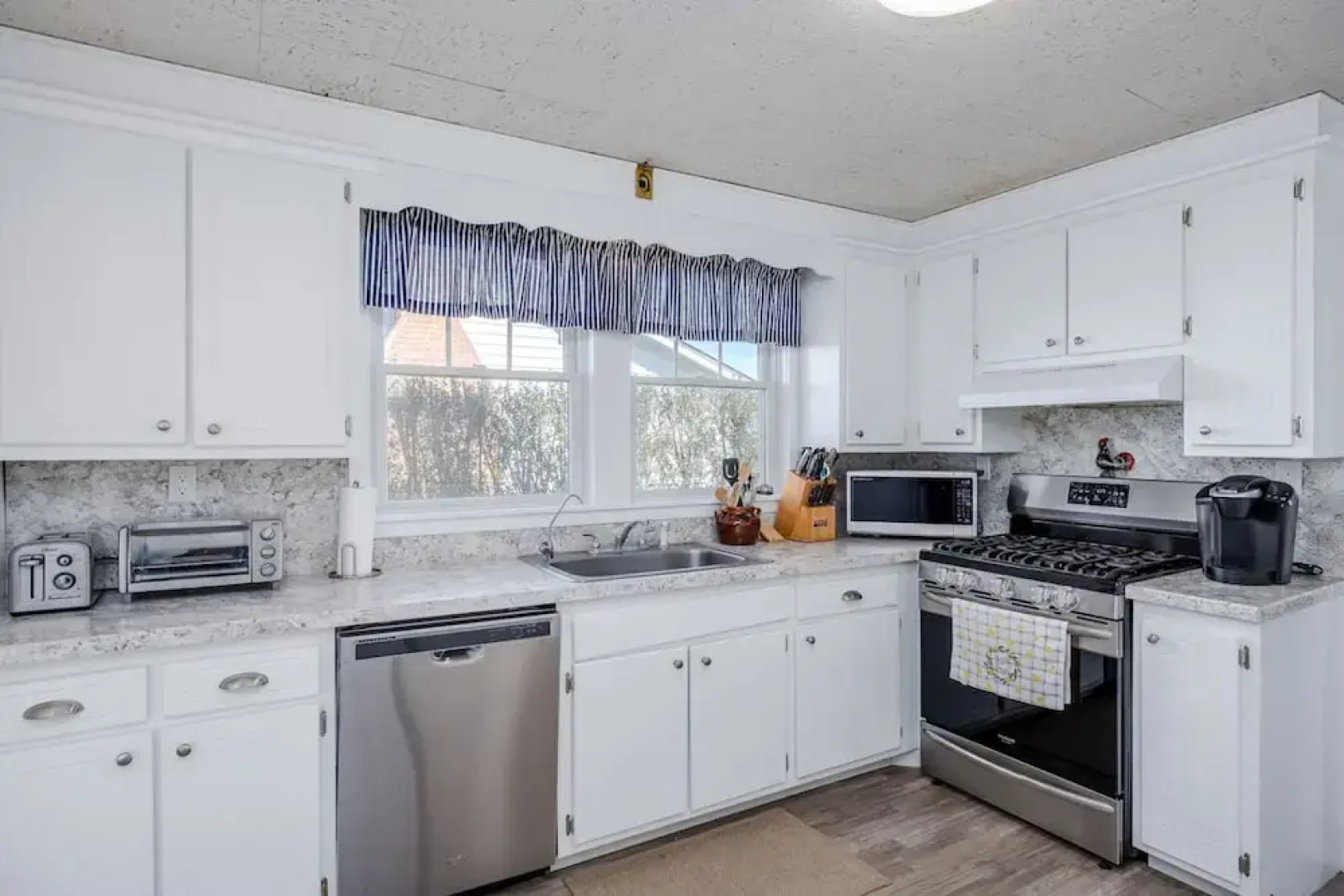 Beachfront Retreat - 5BR Home With Stunning Views