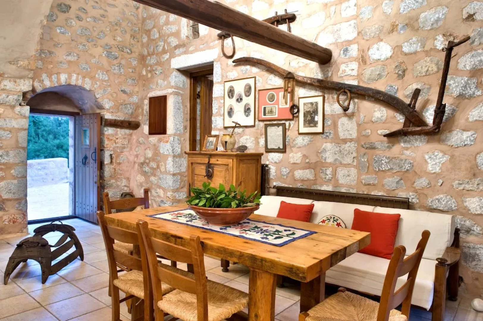 Arapakis Historic Castle