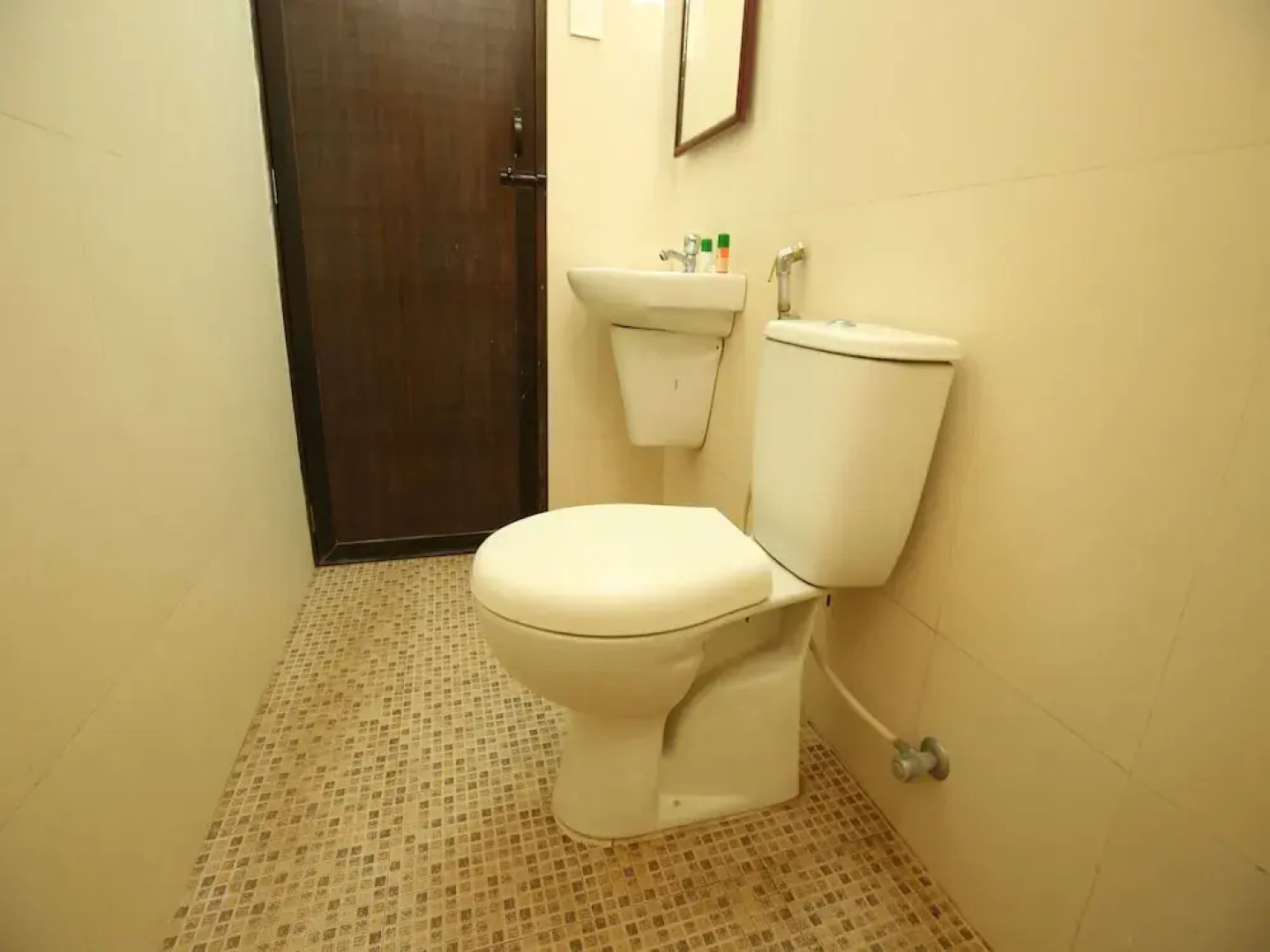 OYO 7878 Hotel Skyark