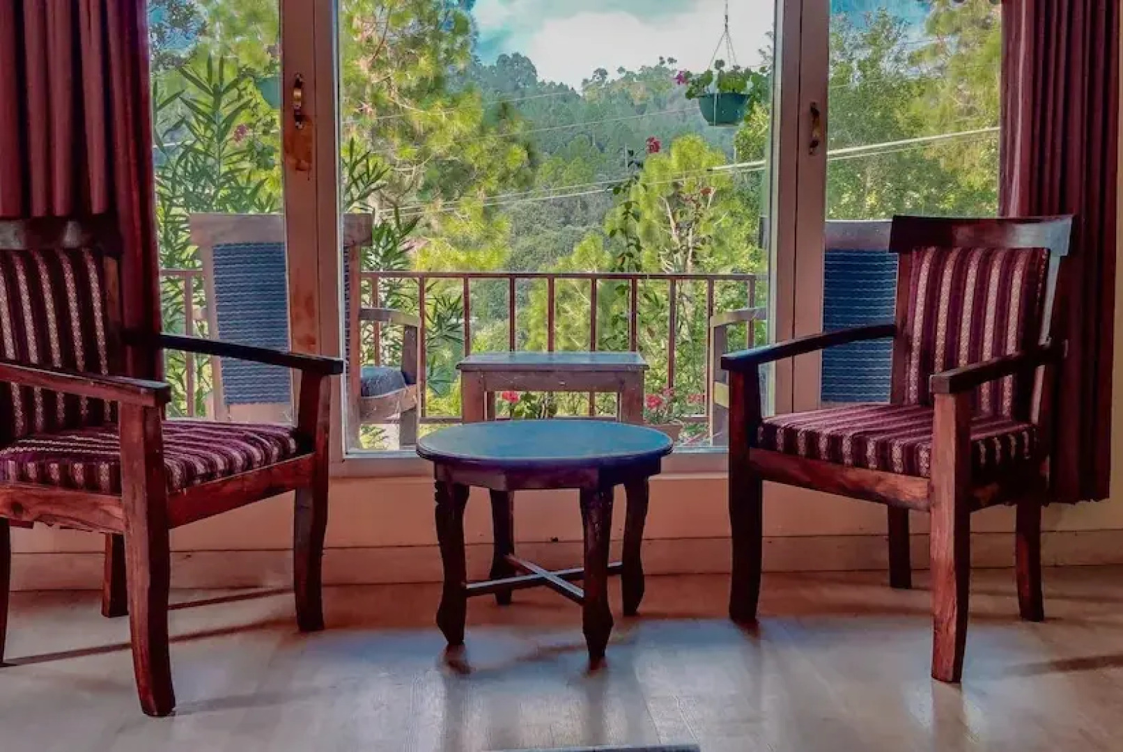 Majkhali woods, Ranikhet, by Himalayan Eco Lodges