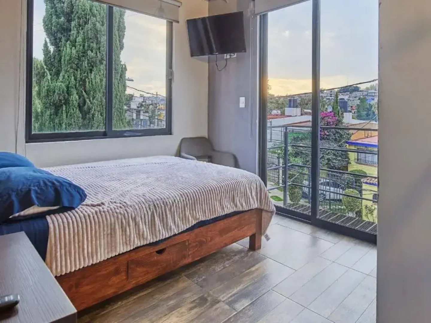 R02 LUXURY STUDIO COURAGE a 5 MIN ITESM CEM