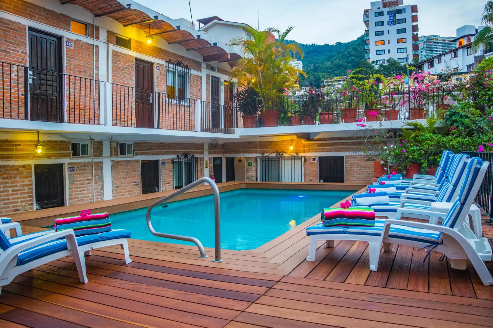 Hotel Posada de Roger - Near Los Muertos Beach