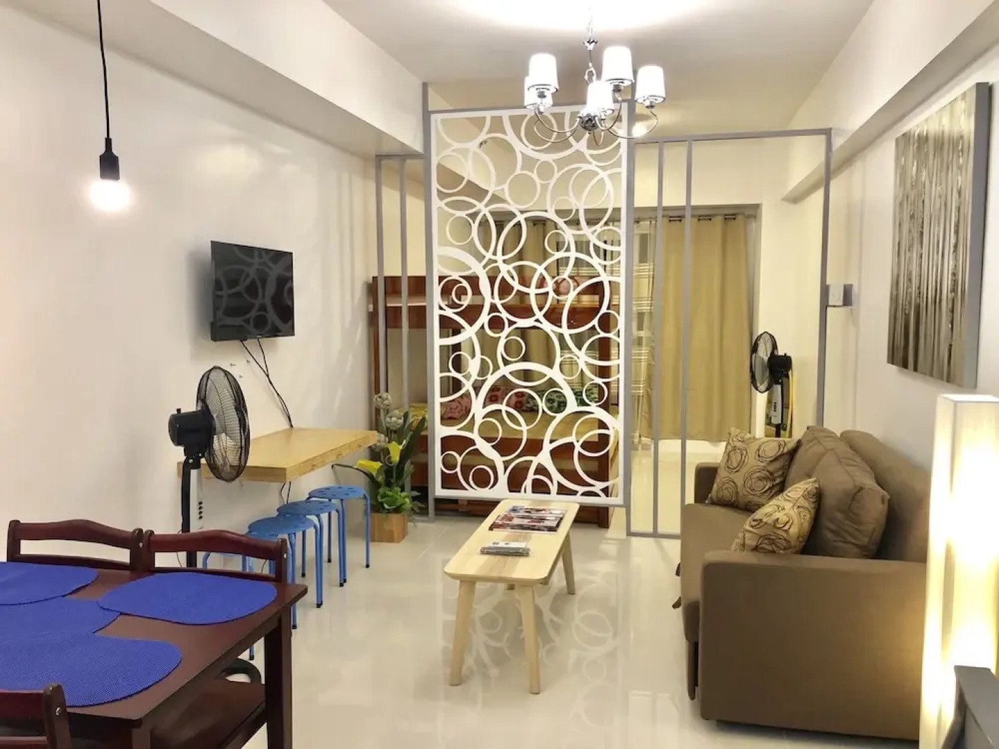 Dr. Calayan's Cozy Wind Residences Tagaytay Taal View