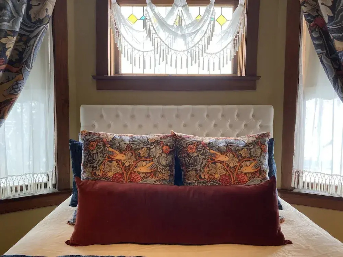 Vineyard Mansion & Carriage House Bed & Breakfast