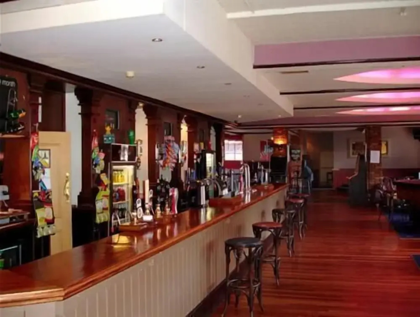 The Raven Hotel - Inn