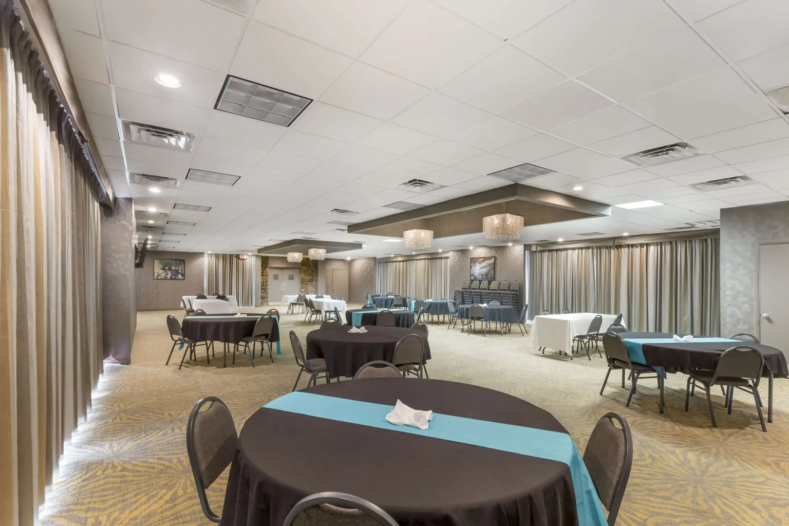 Best Western Plus Landing View Inn & Suites