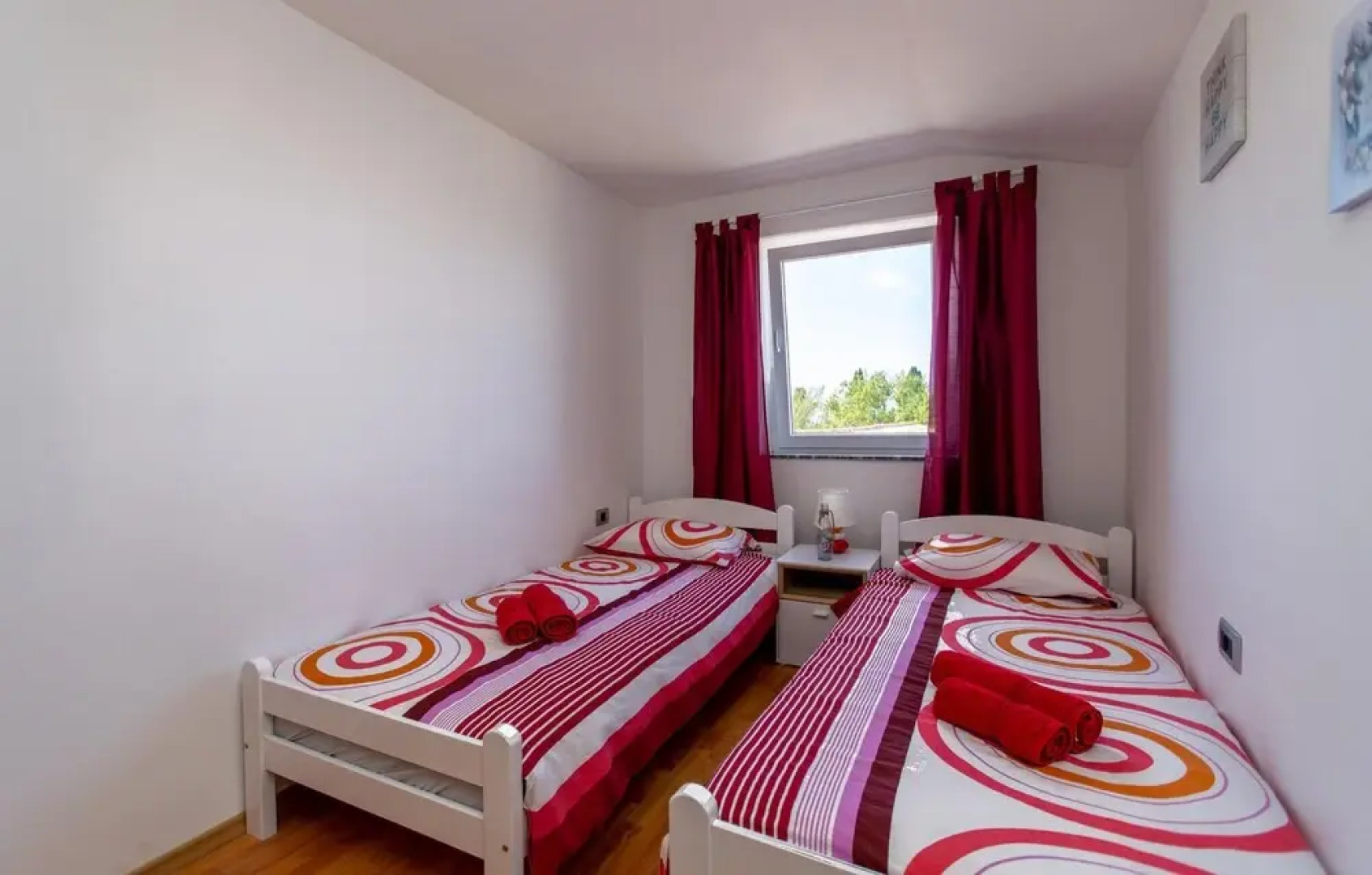 Stunning Home in Izola with Outdoor Swimming Pool, Hot Tub & 5 Bedrooms