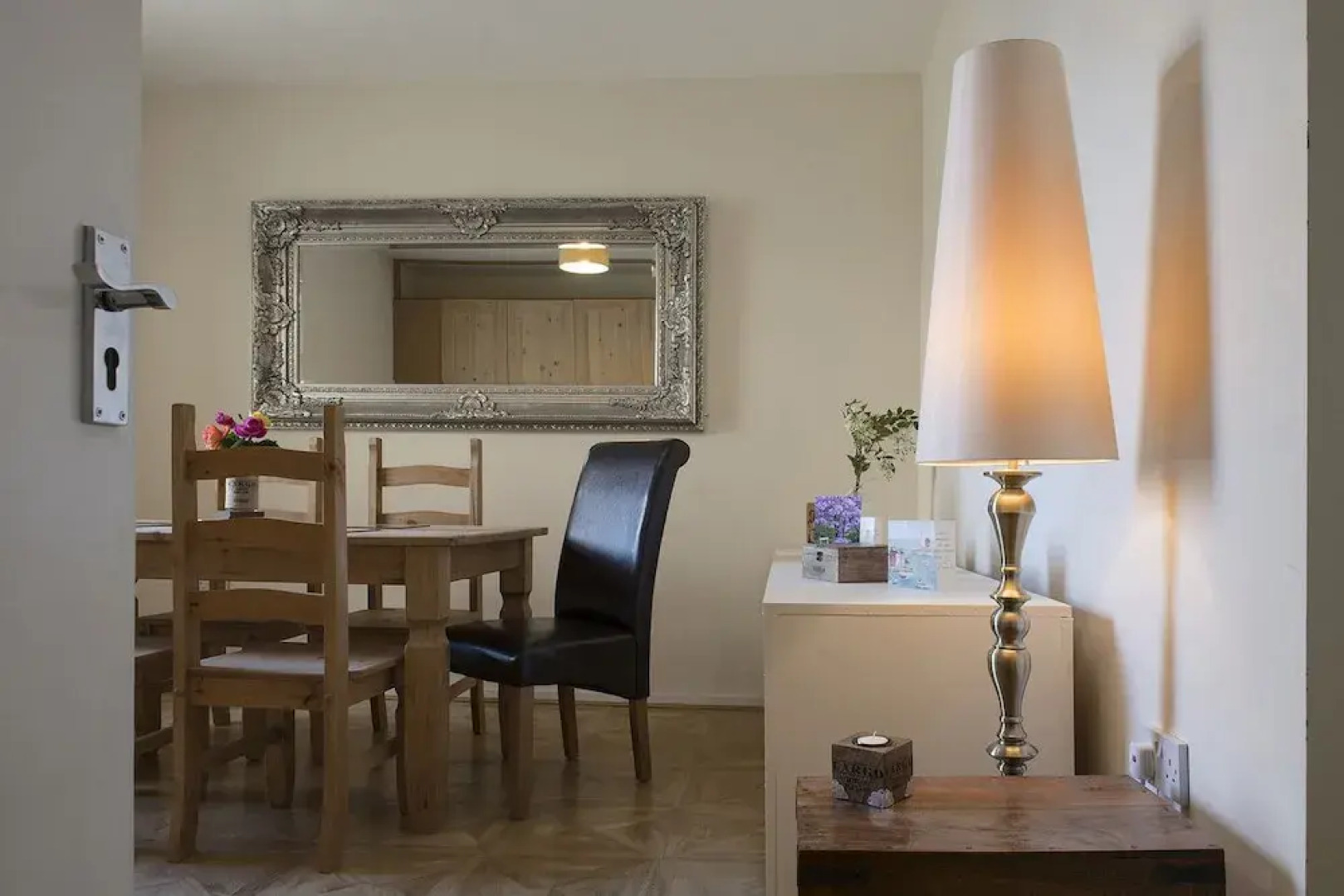 Cargo Cafe Apartments