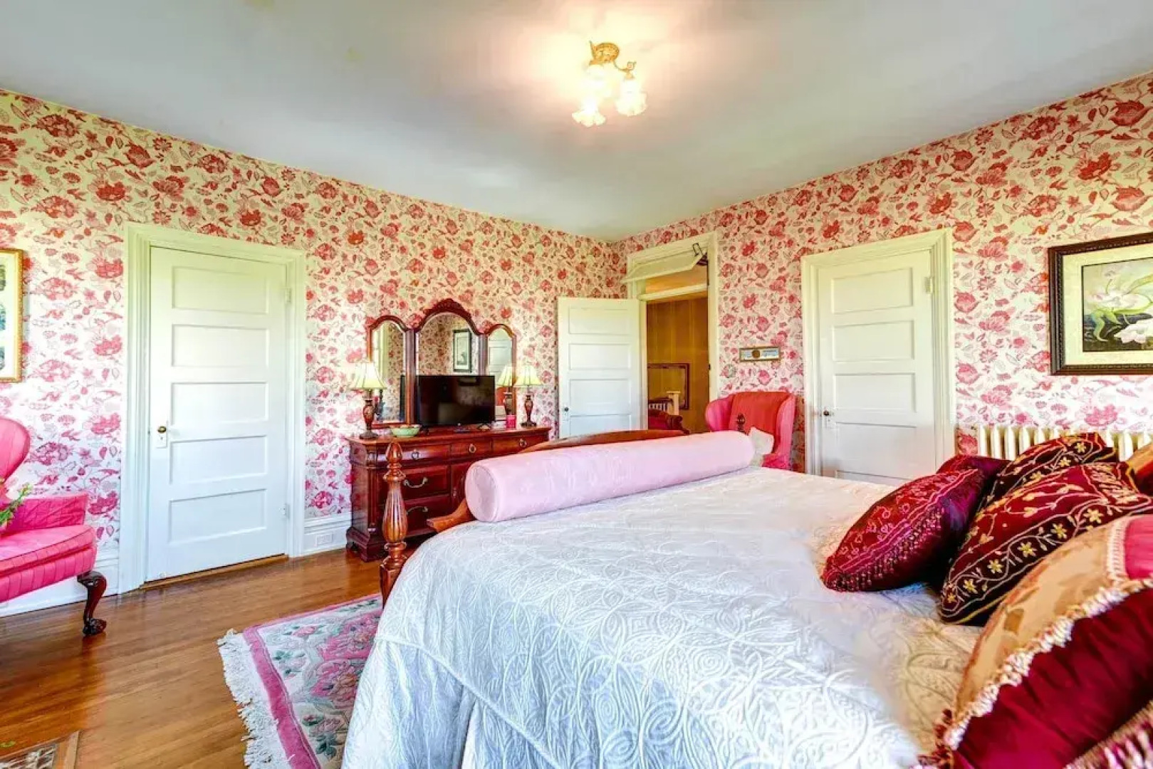 Bowling Green House w/ Shared Pool!