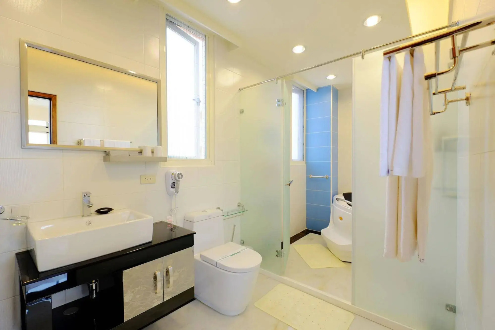 Kuan Pin Four Season Villa