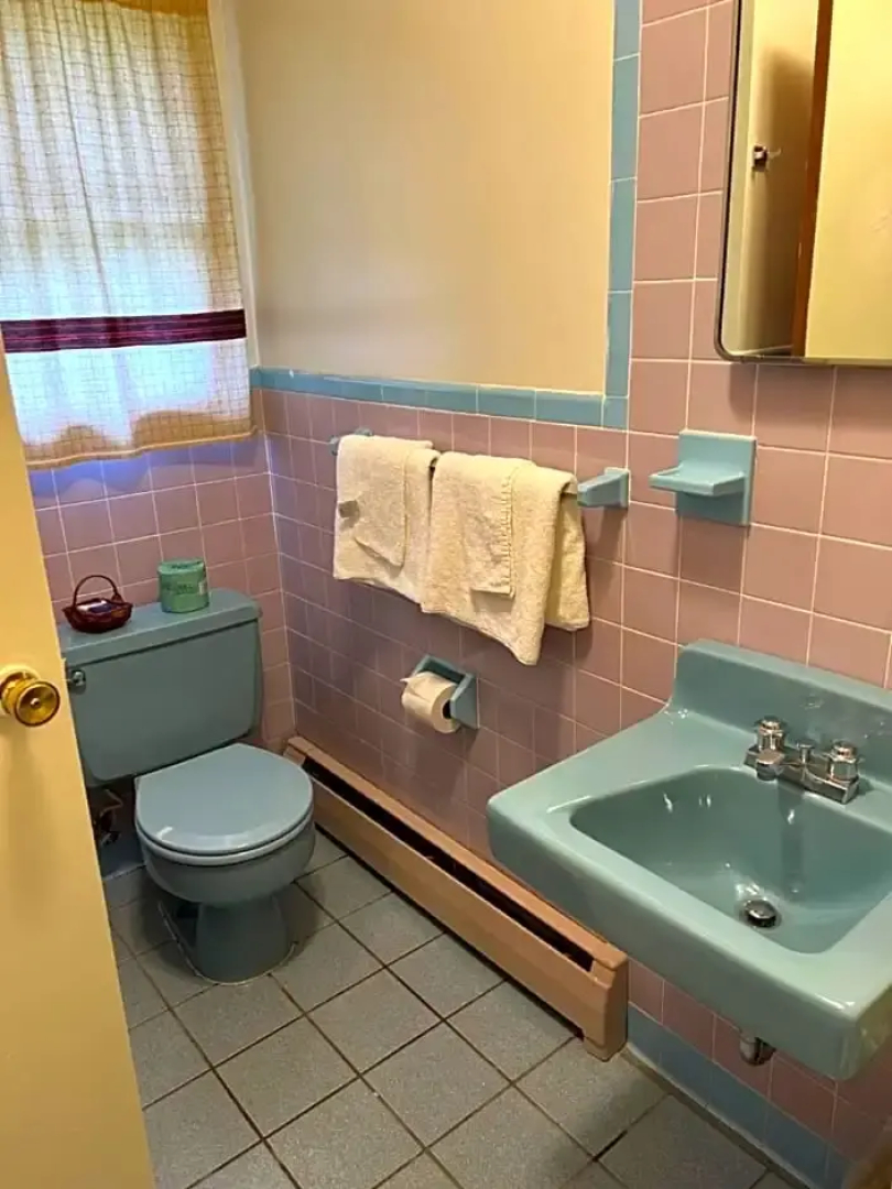 Thruway Holiday Motel