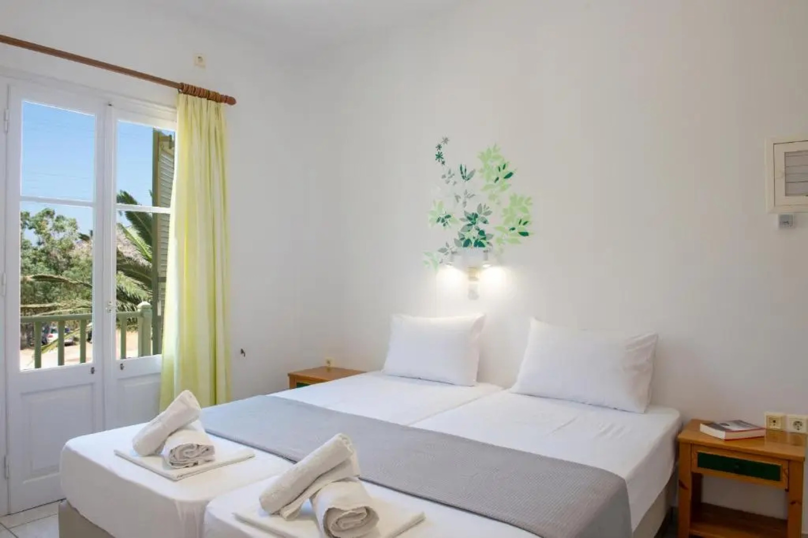 Morpheas Pension Rooms & Apartments