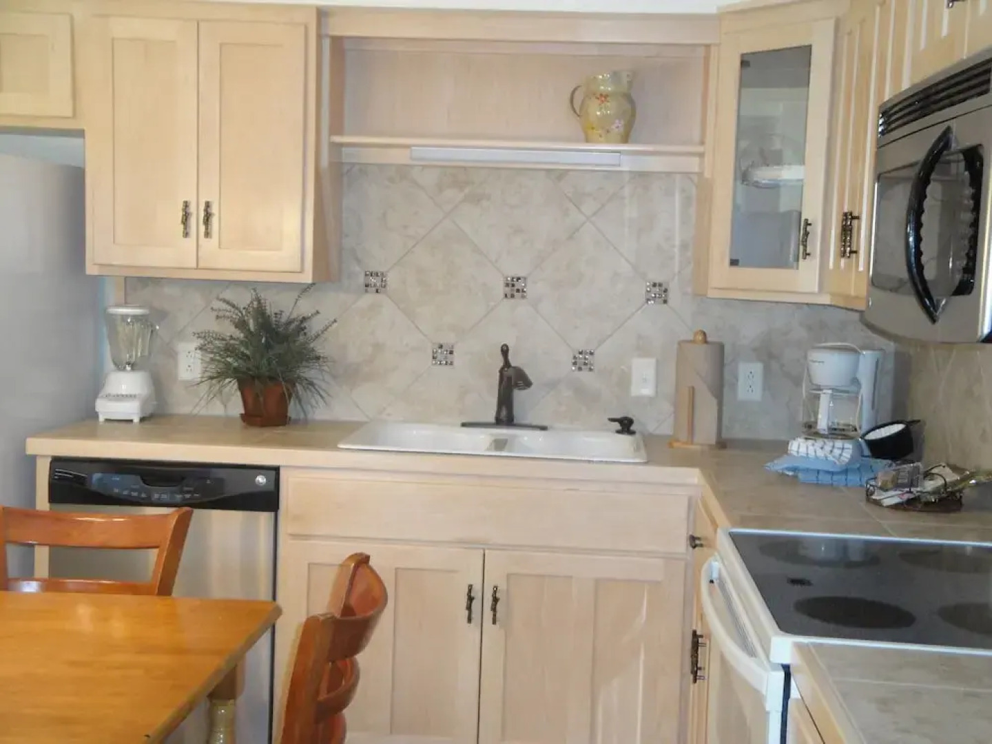 Mountain Harbor two bedroom Lodge cottage by RedAwning