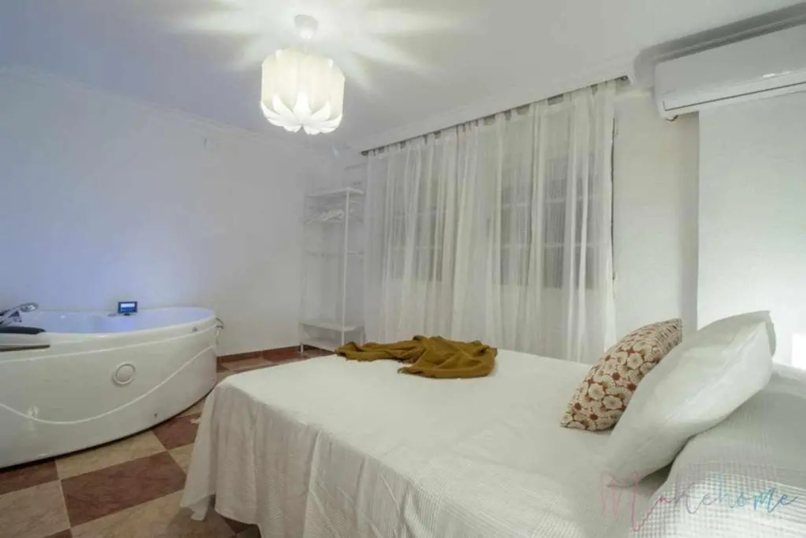 Suite con jacuzzi en el centro vistas y garaje