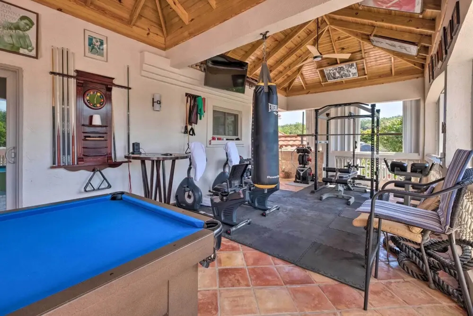 Oceanfront 'majestic Beach House' w/ Gym + Pool!