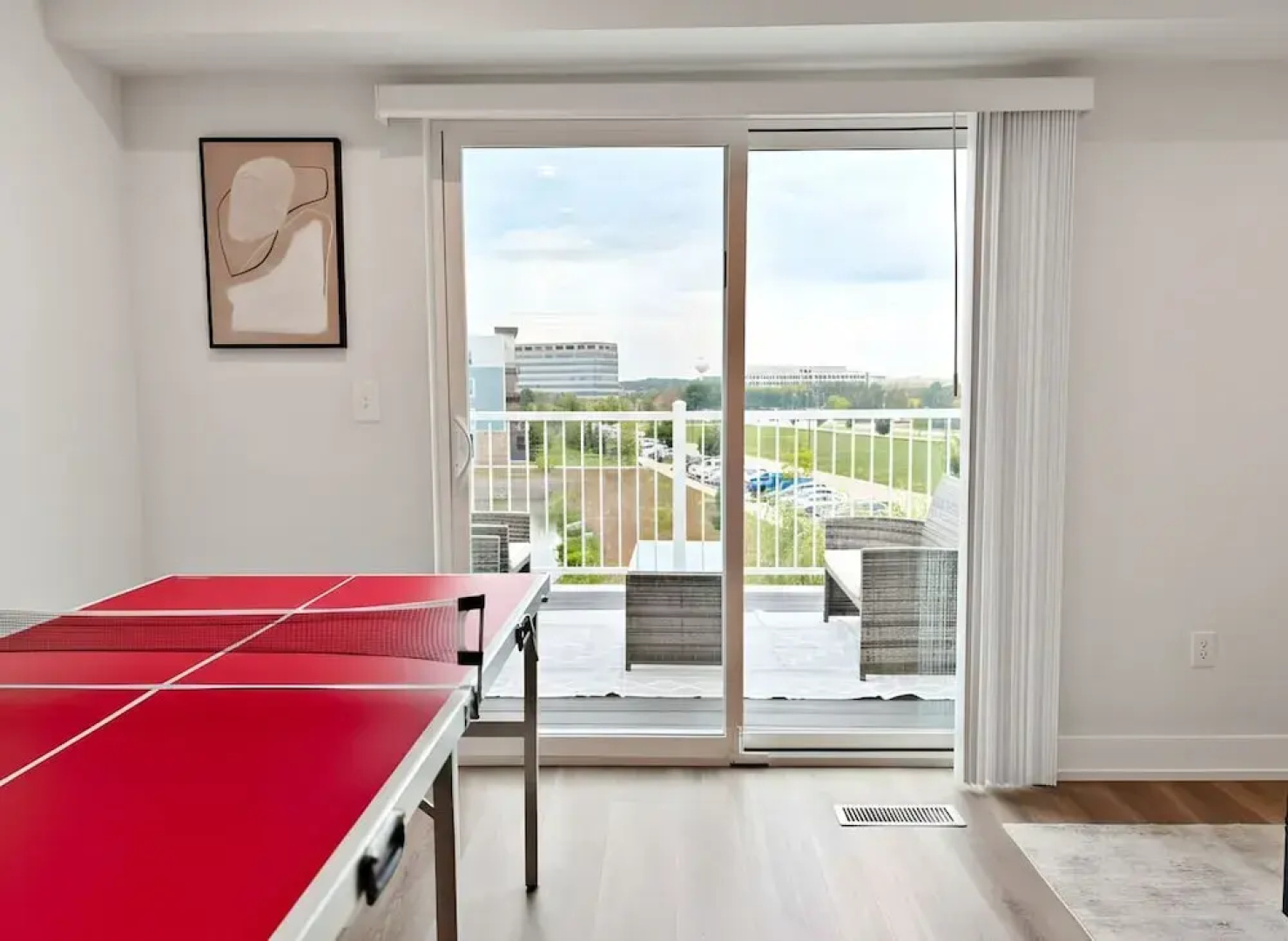 Modern 4BR with Parking - WV rep 4