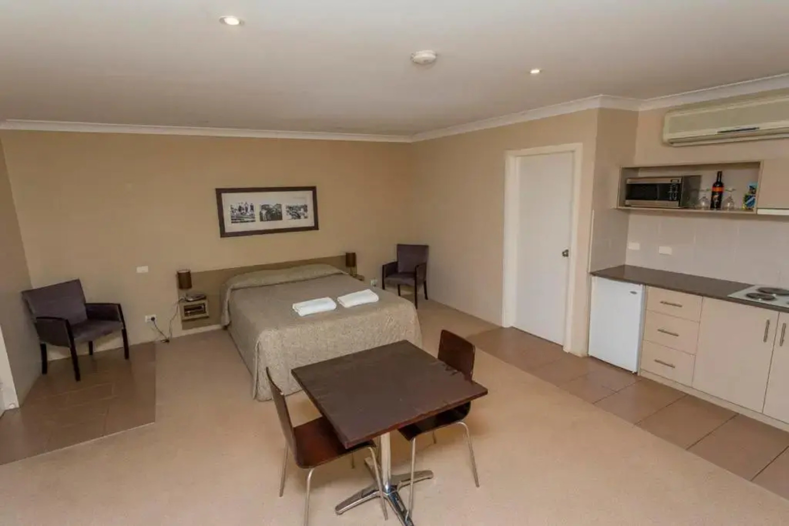 The Kidman Wayside Inn