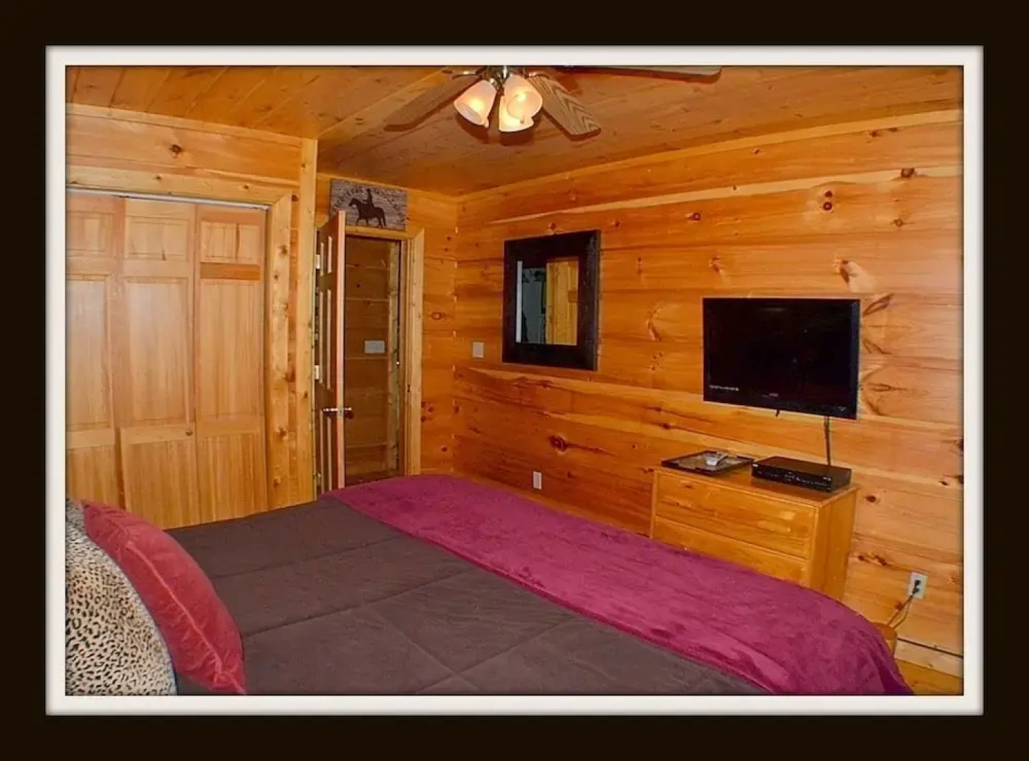 Heintooga - 2 Br cabin by RedAwning