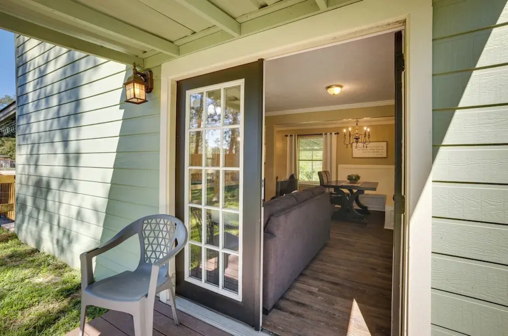 Pet-friendly Conroe Hideaway w/ Porch & Fire Pit