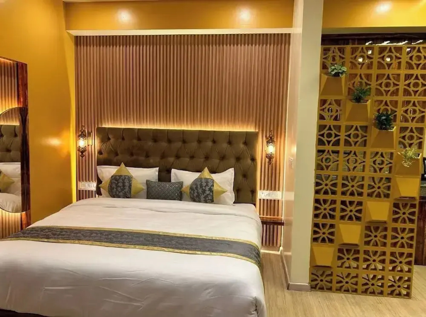 The Origin Suites opp Hyatt Regency