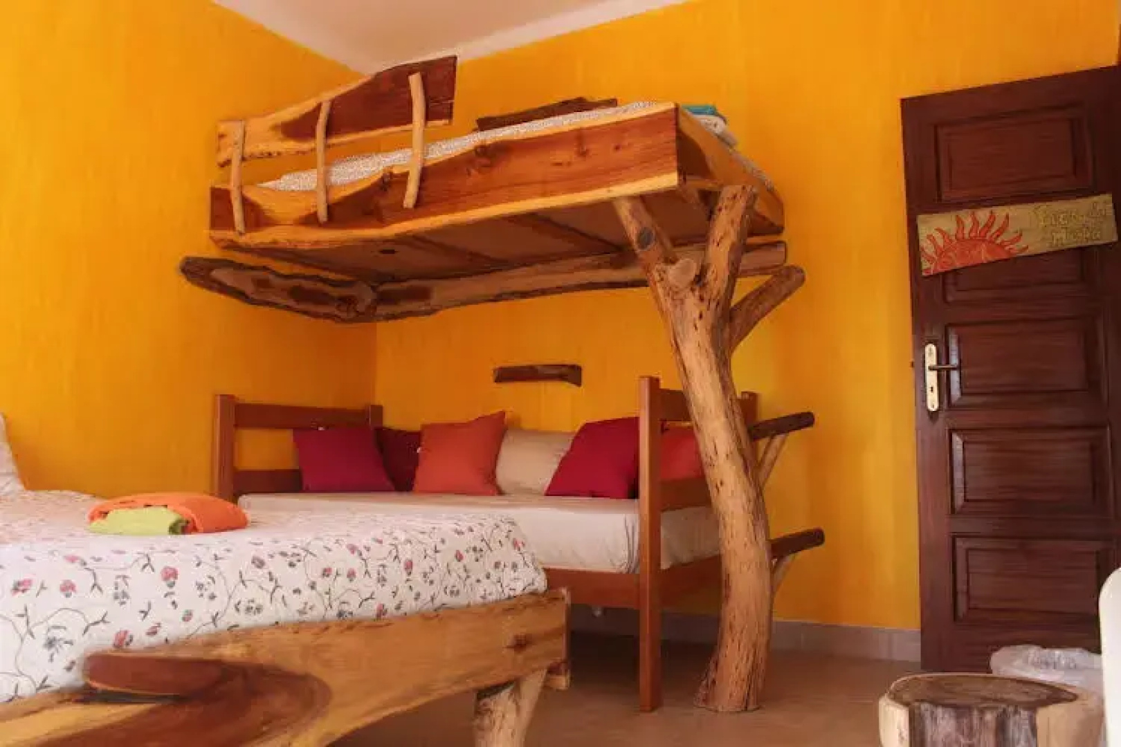 Almagreira Surf Hostel