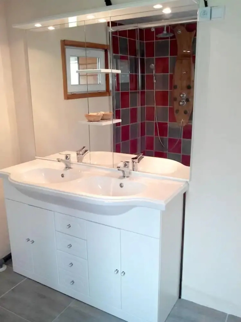 Apartment with 2 Bedrooms in Saint-Rambert-En-Bugey, with Wonderful Mountain View, Enclosed Garden And Wifi