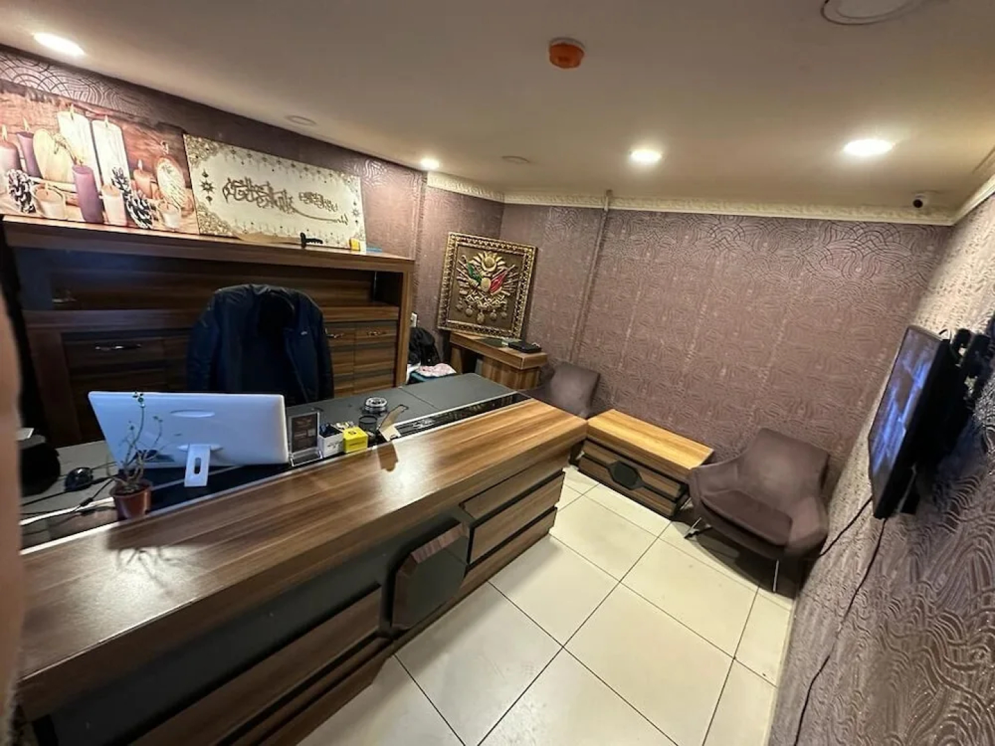 Camellia Suit Hotel