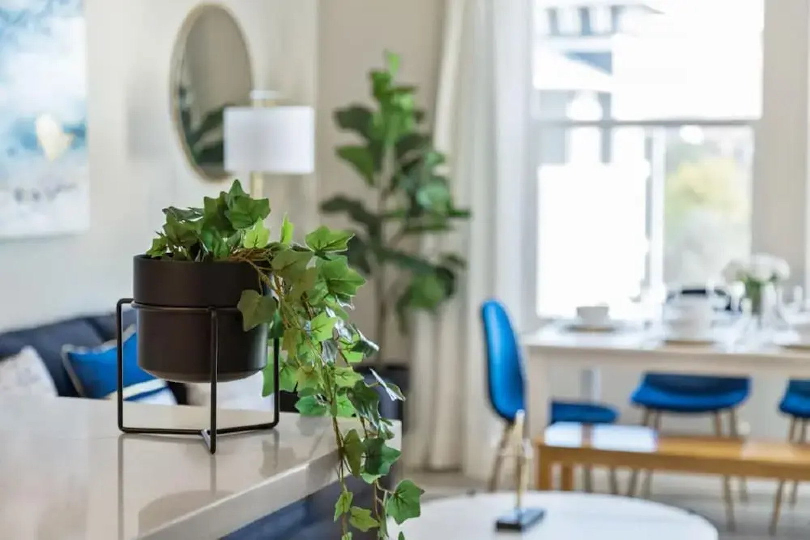 Chic Apt w Jacuzzi Pool BBQ Mountain Views