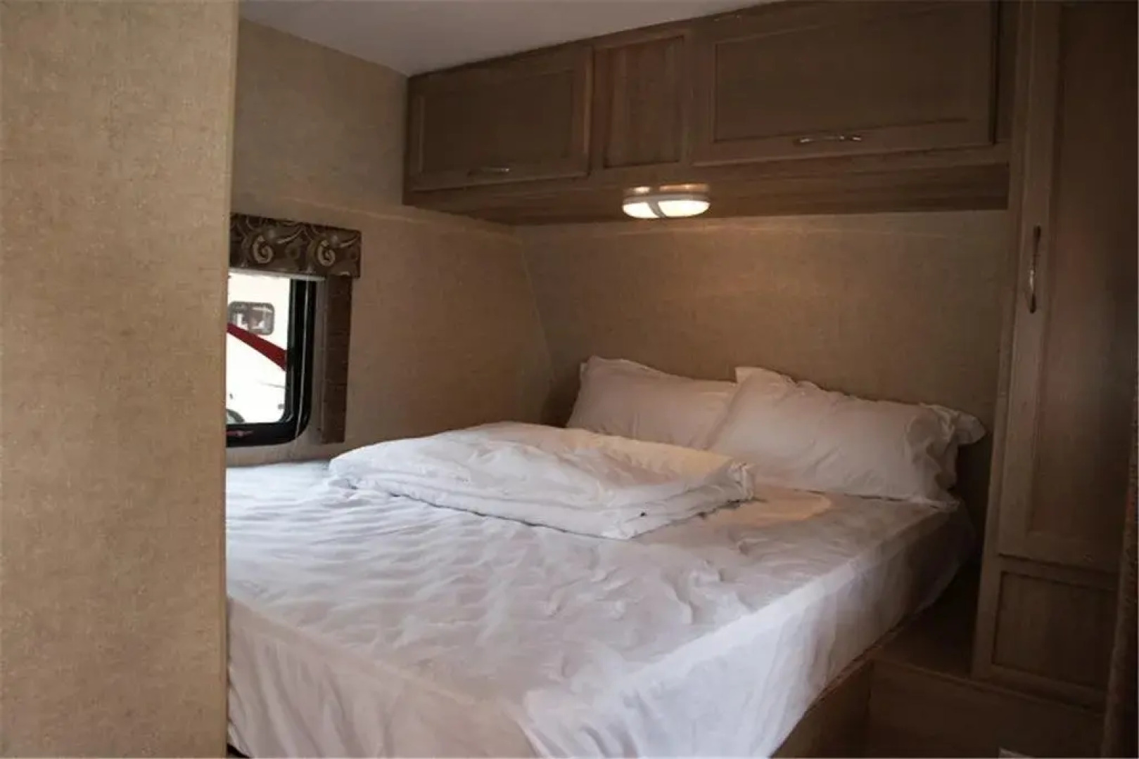 Golden Shuitai Hot Spring