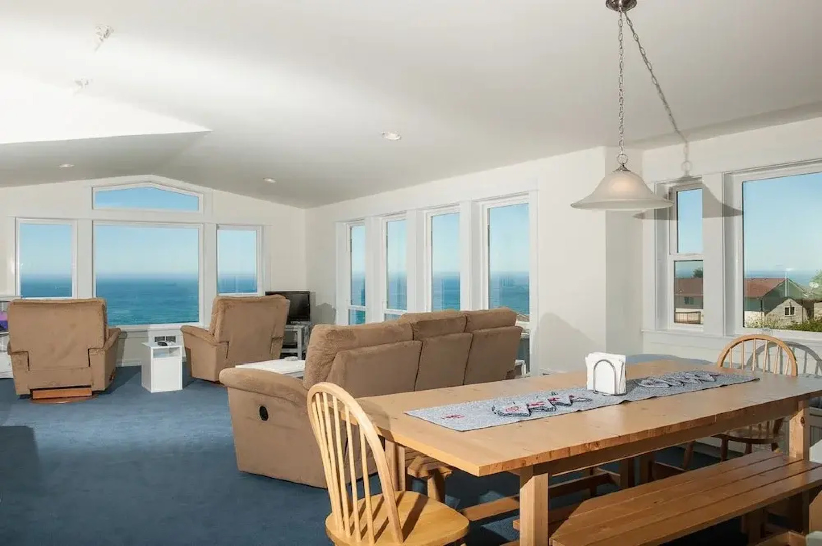 The Lighthouse 3 Br home by RedAwning