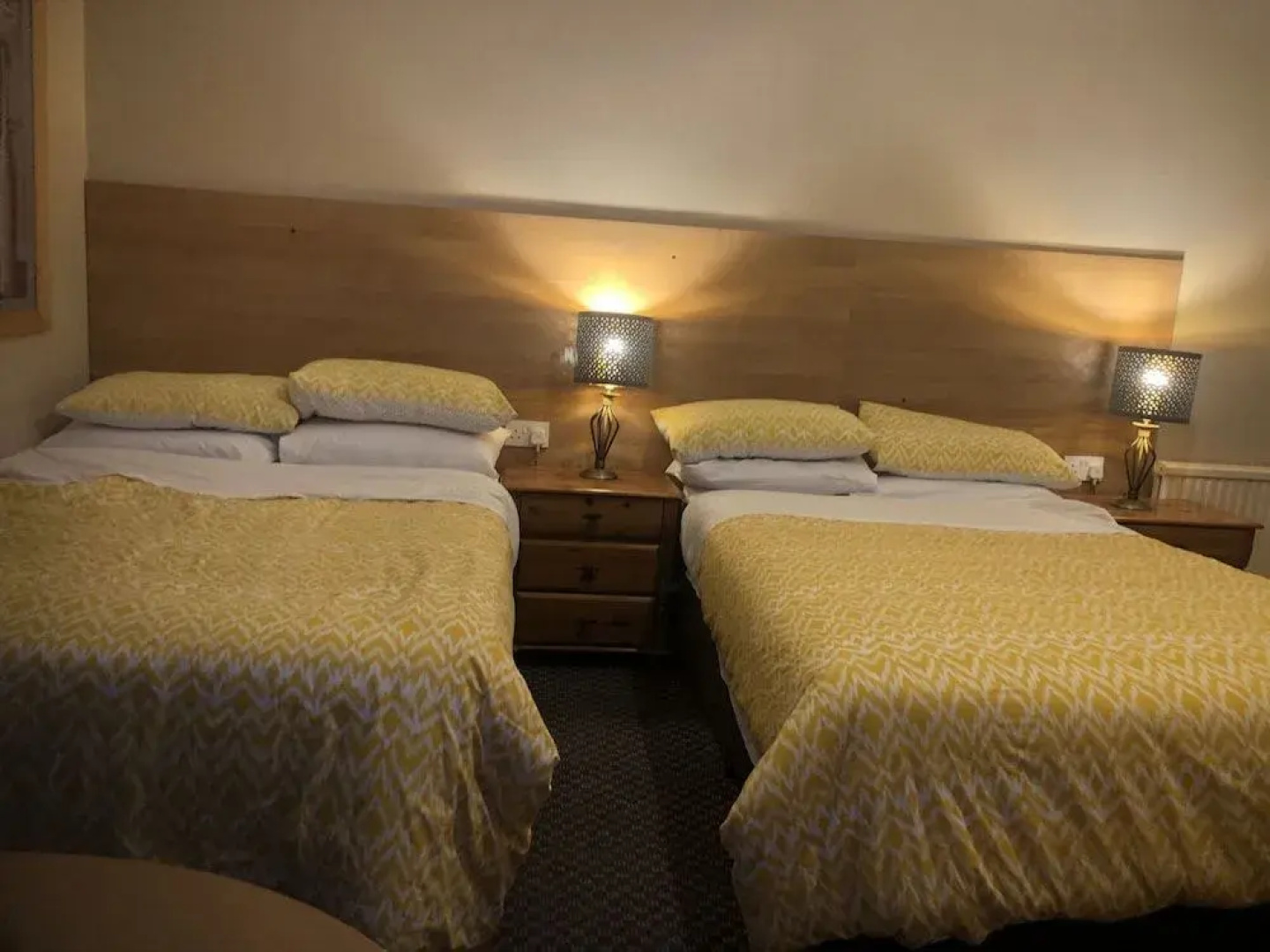 Roseville Lodge B&B