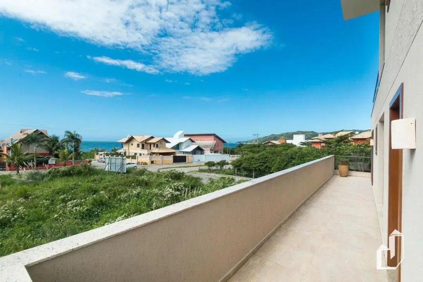 03 SUíTES CLIMATIZADAS E JACUZZI EXTERNA AQUECIDA