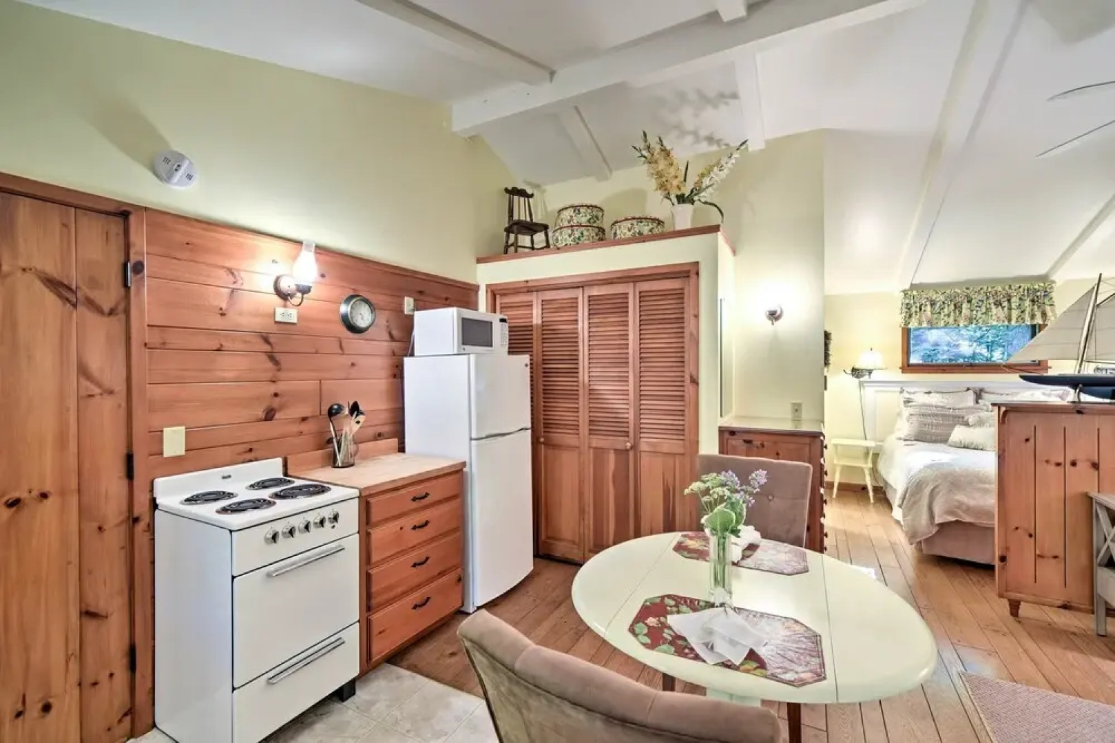 'pine Cottage' Duplex w/ Deck: Walk to State Park!