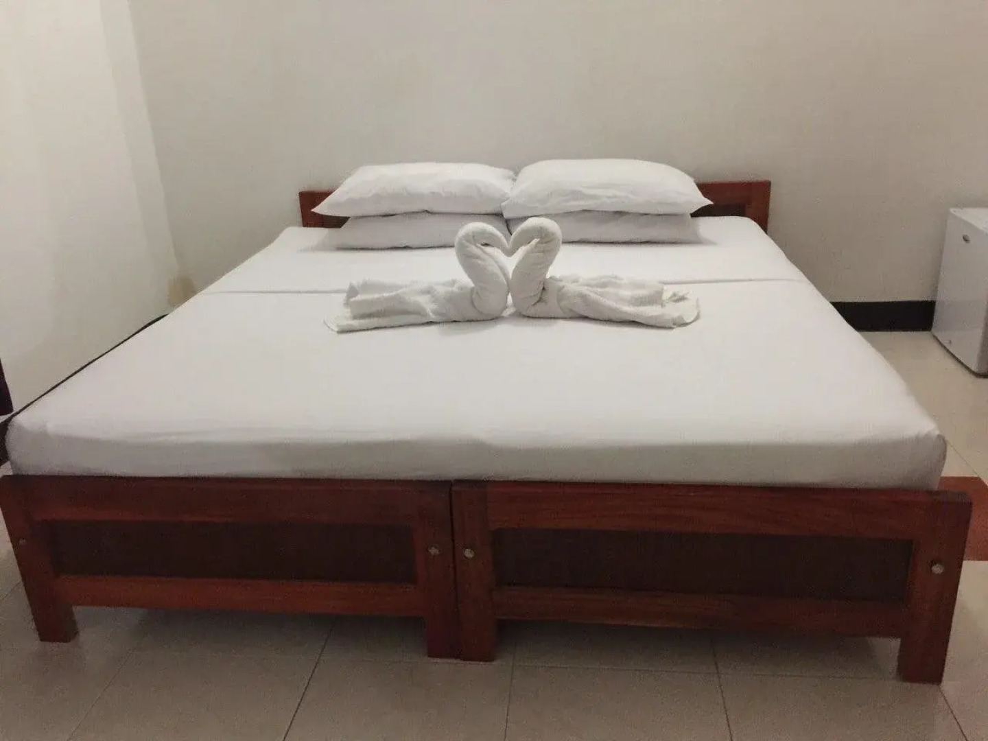 Serene Blue Bowls Surf Inn