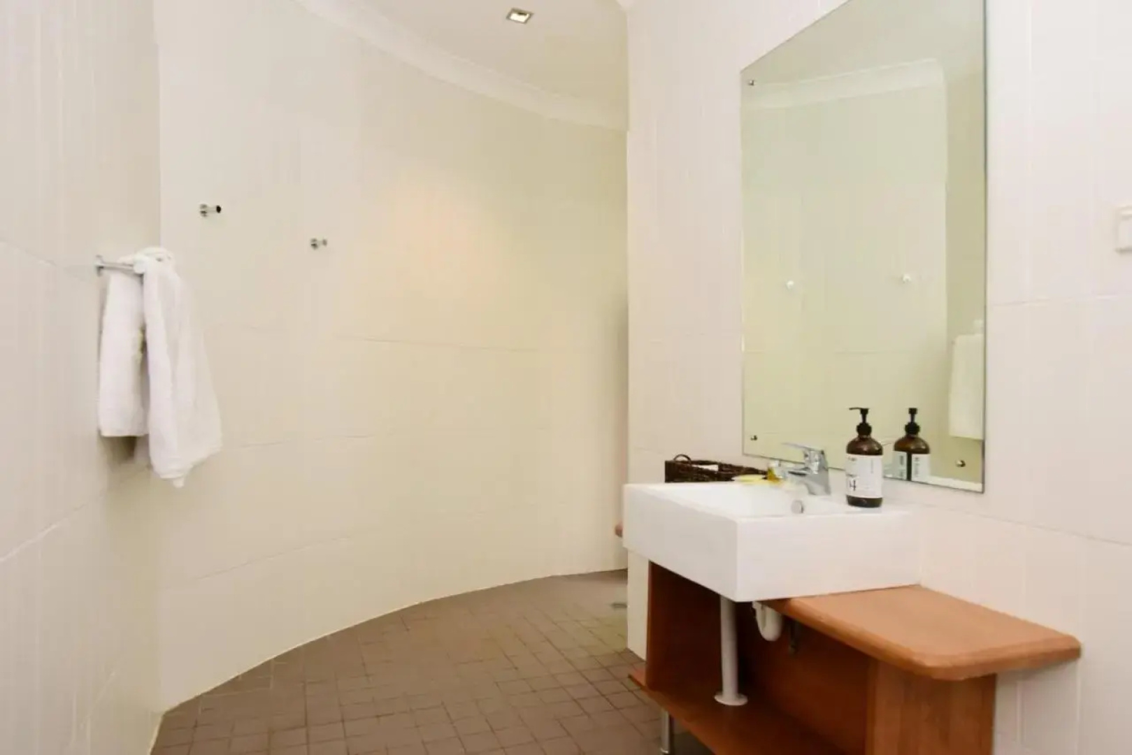 Cloudsong Chalet 3 - Close to the village centre!