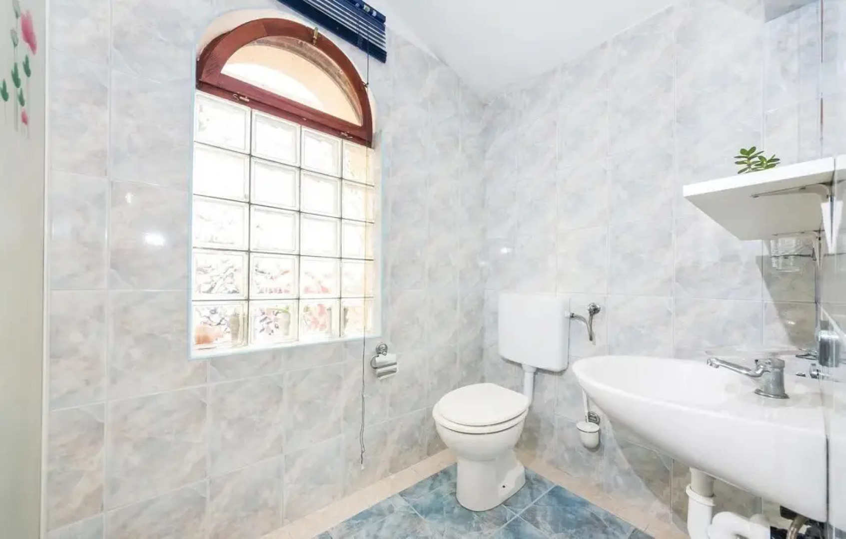 Nice Home in Ljubac with WiFi, 6 Bedrooms & Hot Tub