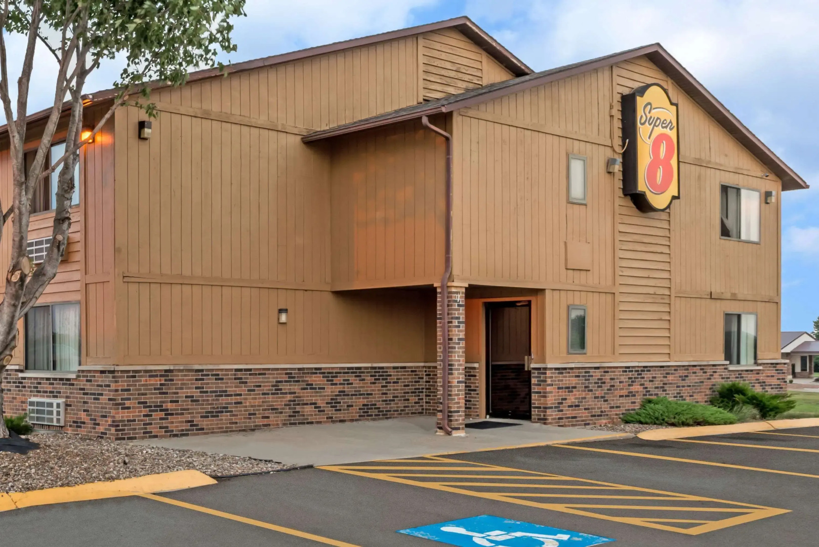 Super 8 by Wyndham Smithville/Kansas City