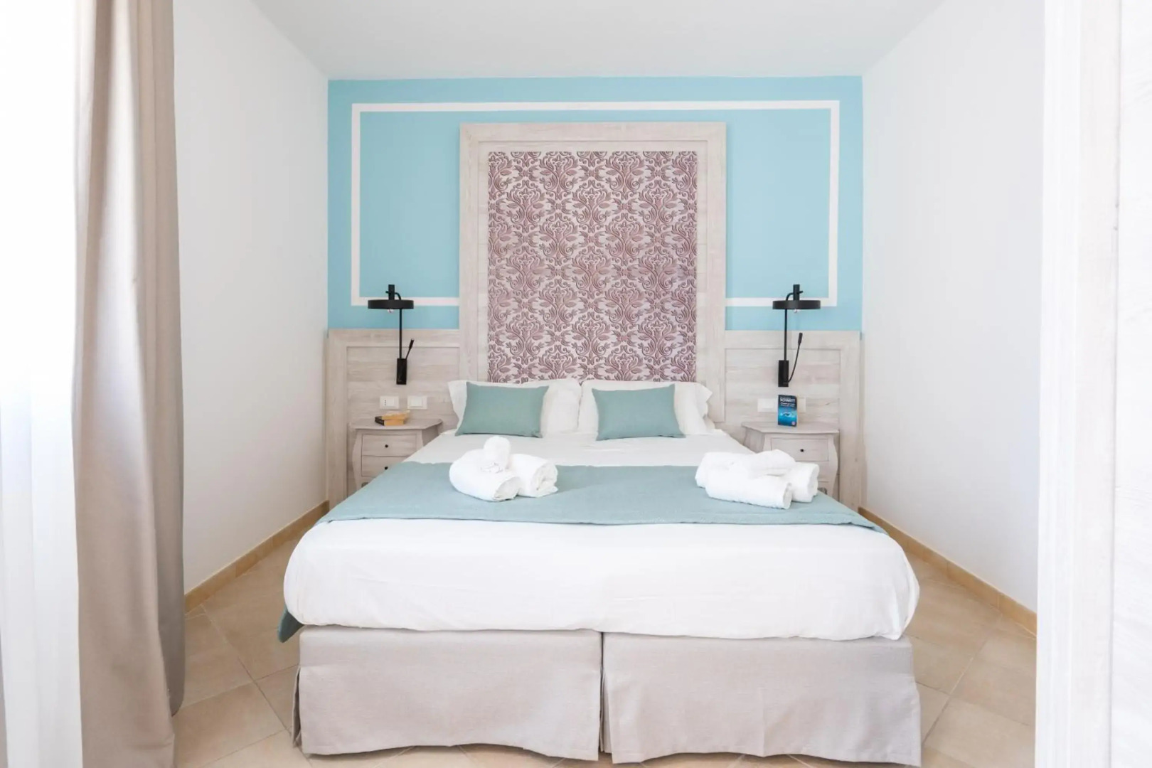 Отель Red Sun Village