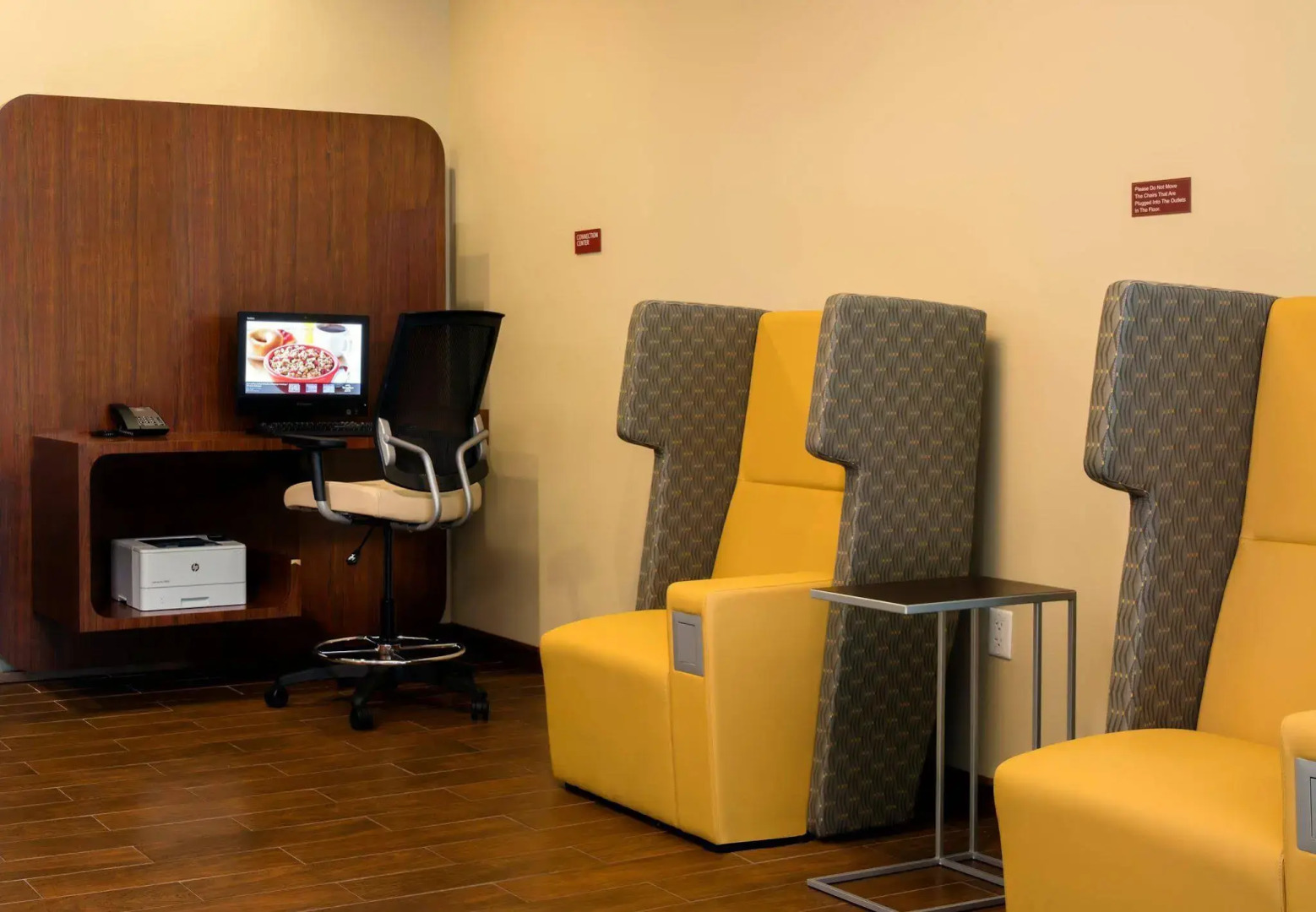 TownePlace Suites Orlando at FLAMINGO CROSSINGS® Town Center/Western Entrance