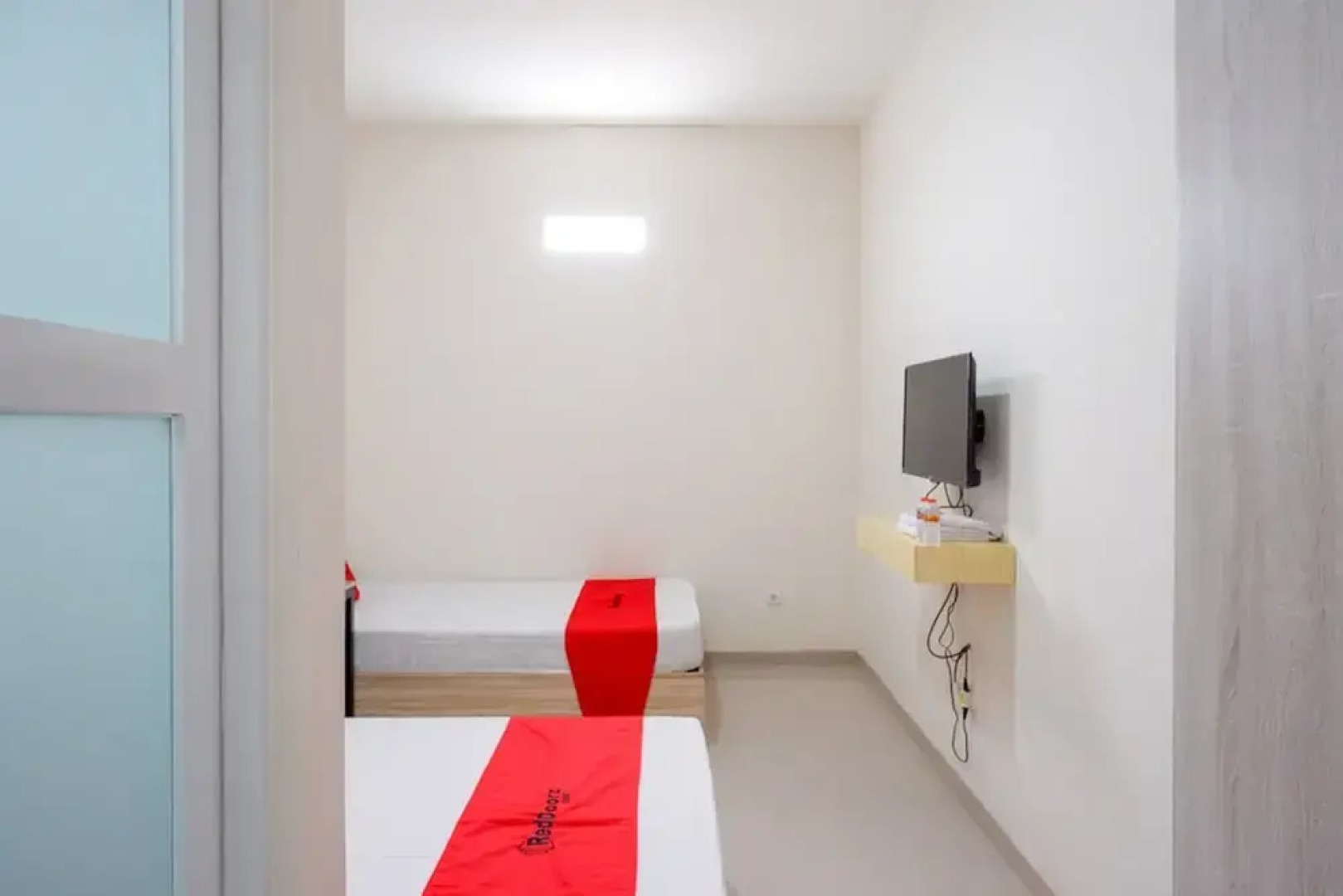 RedDoorz near Pacific Mall Tegal 2