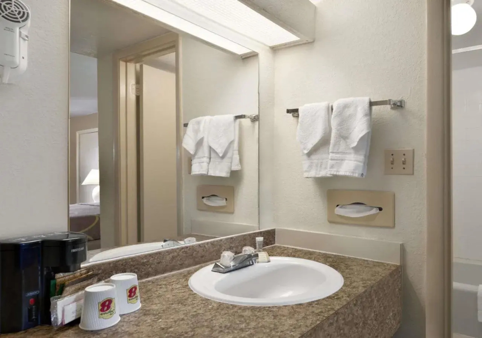 Super 8 By Wyndham Clearwater/Us Hwy 19 N