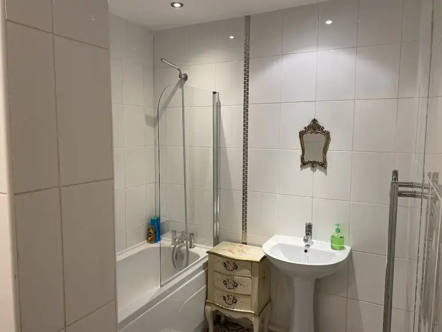 Studio - Sleeps 2 - Pets - Terrace - Parking