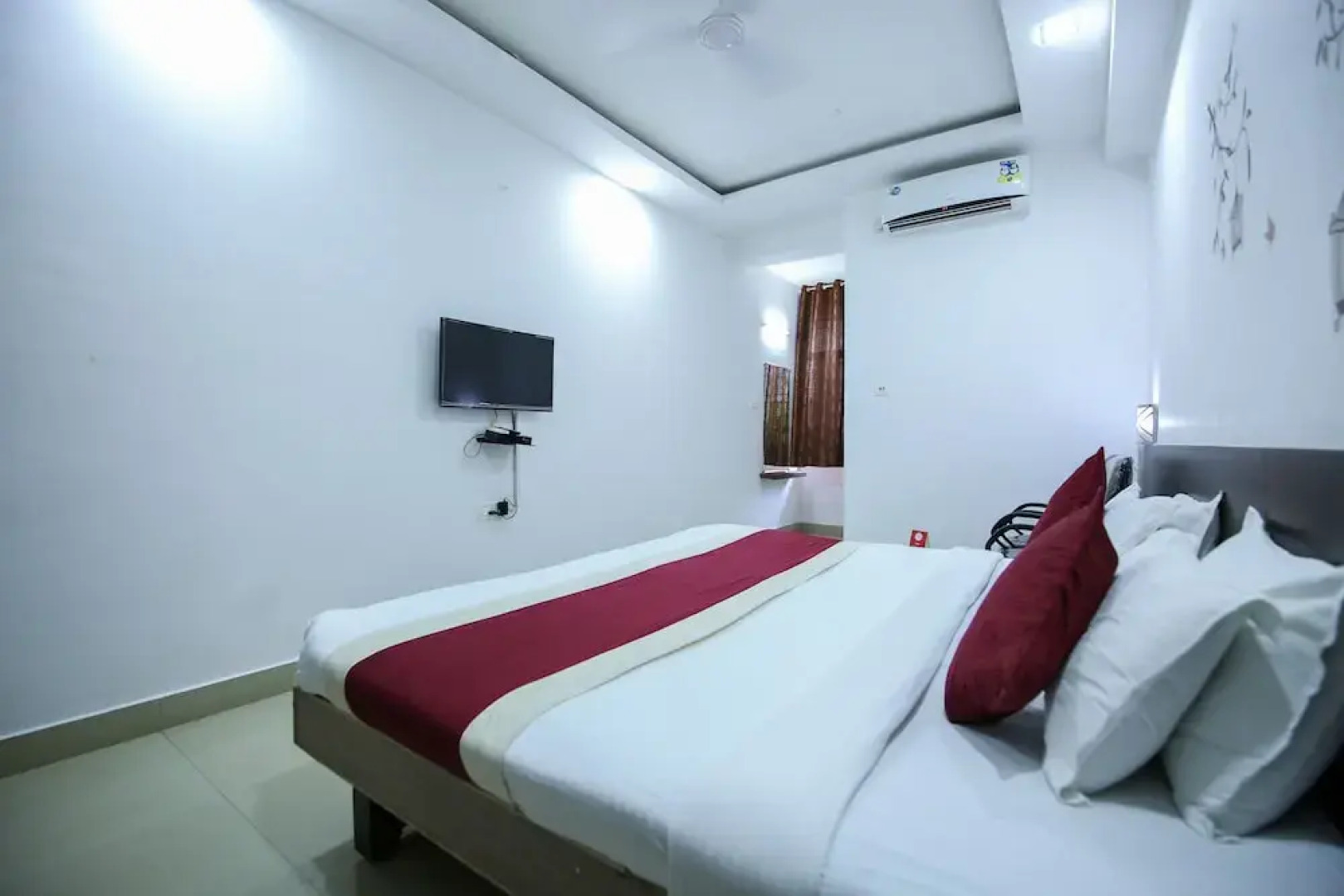 OYO 3603 White Pearl Hotel