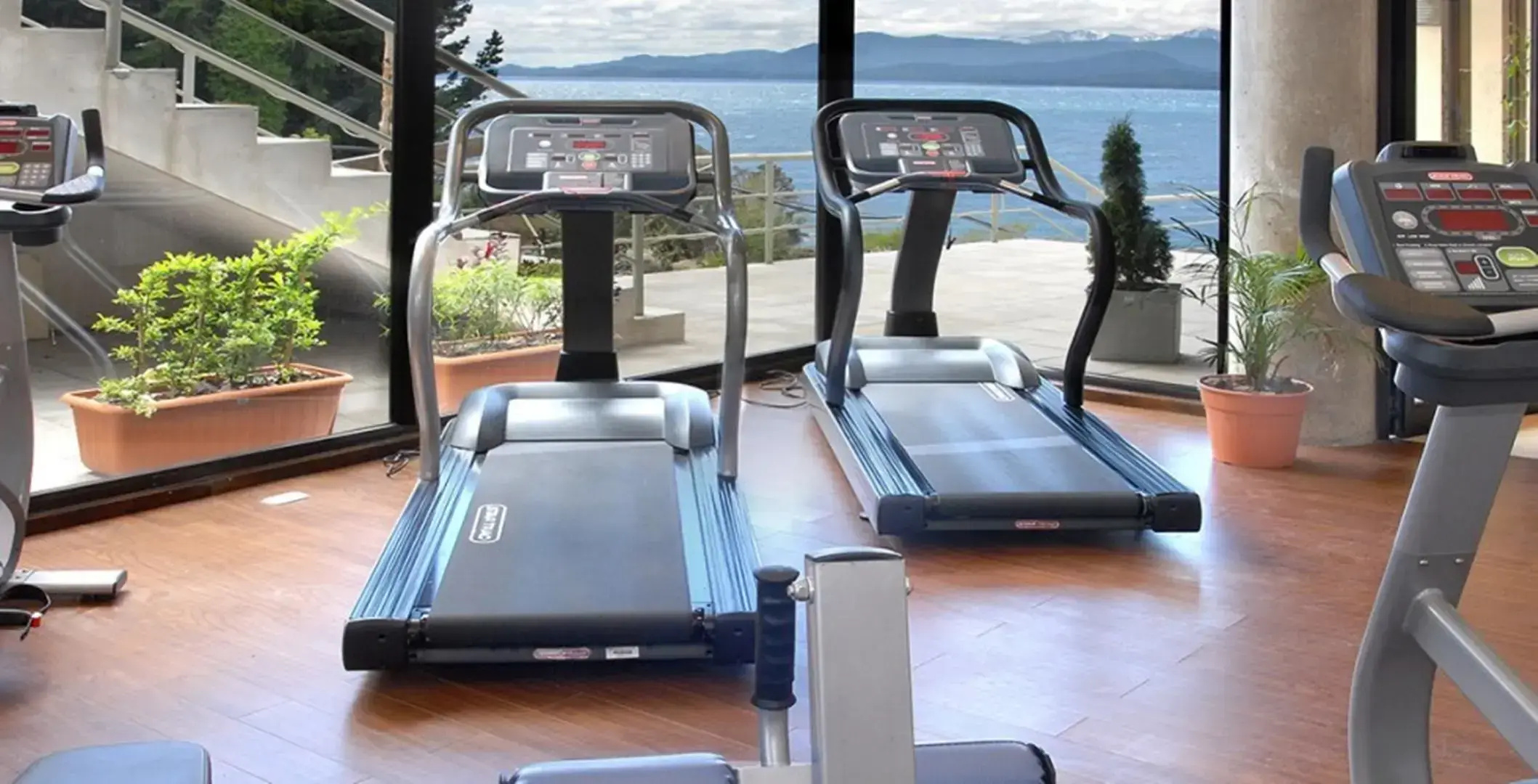 Cacique Inacayal Lake & Spa Hotel