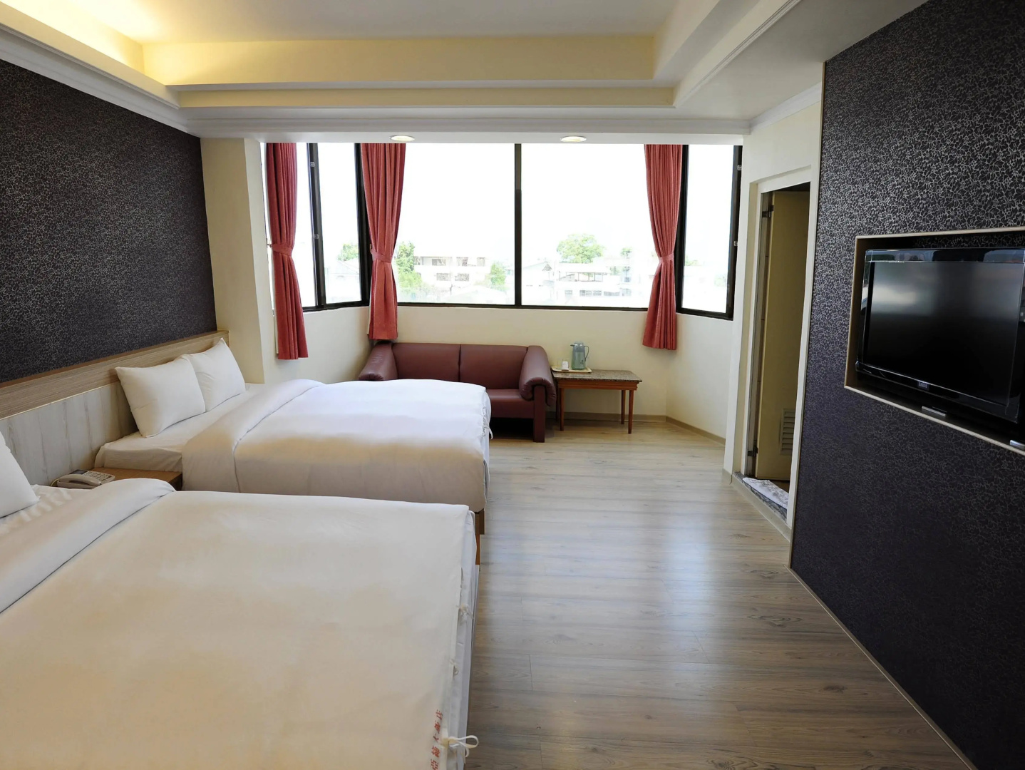 Yadi Hotel