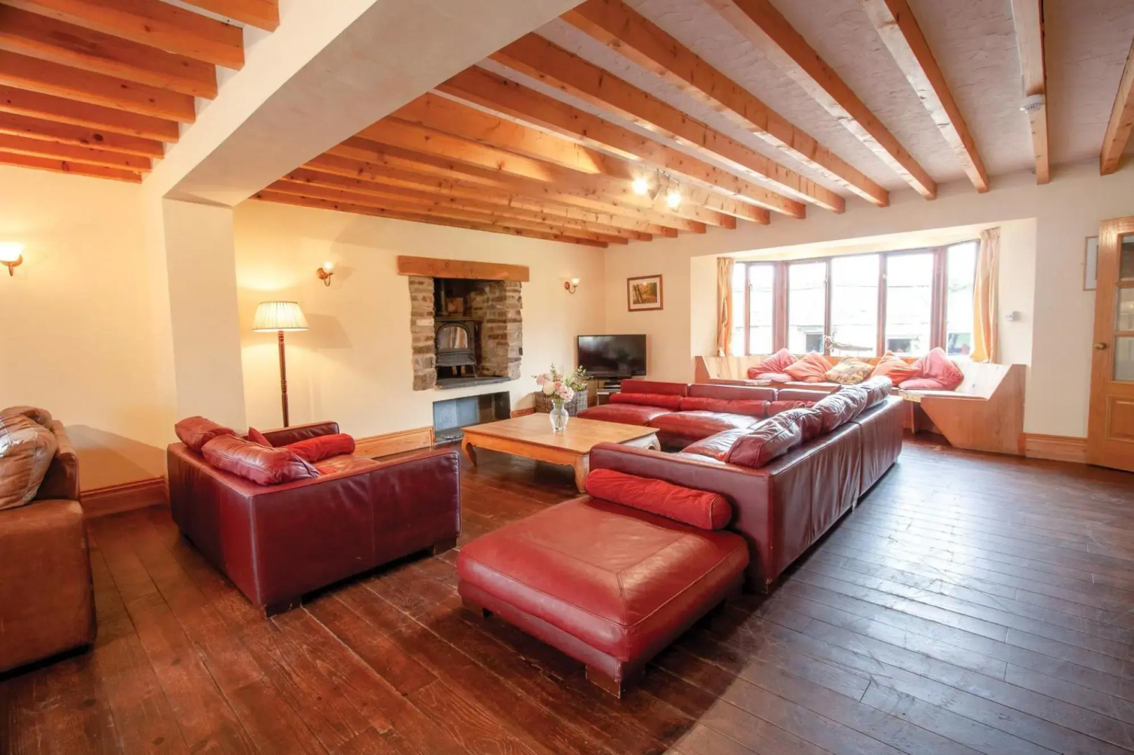 The Lake House Retreat - 7 Bedroom Holiday Home - Sleeps 20 - Southgate